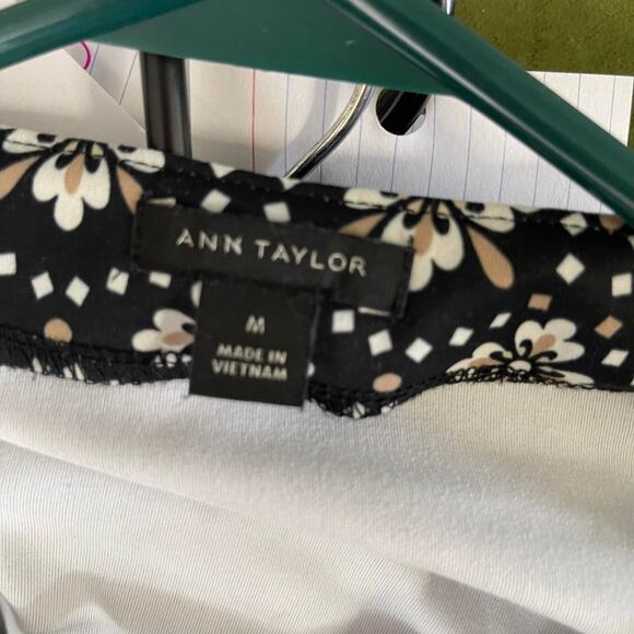 Ann Taylor shirt blouse top women's medium black with white floral pattern layer - Picture 5 of 14